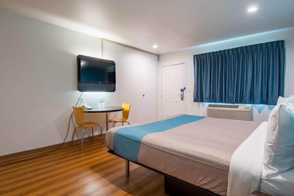 Motel 6-San Bernardino, Ca - Downtown מראה חיצוני תמונה